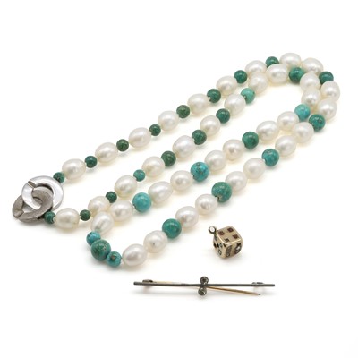 Lot 434 - A small group of gold, cultured pearl and costume jewellery