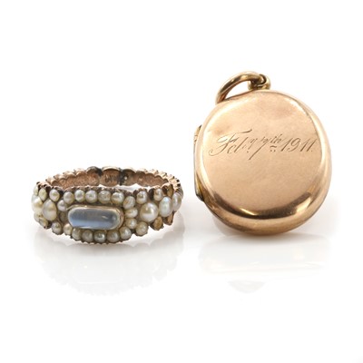 Lot 345 - A Georgian moonstone and split pearl ring, and an Edwardian mourning pendant