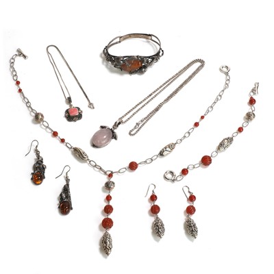 Lot 427 - A group of silver jewellery