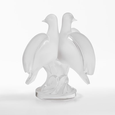 Lot 109 - A Lalique 'Ariane Doves' glass figure