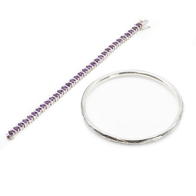Lot 344 - An amethyst line bracelet