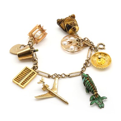 Lot 512 - A 9ct gold charm bracelet