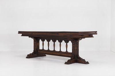 Lot 119 - A Renaissance-style oak draw-leaf table