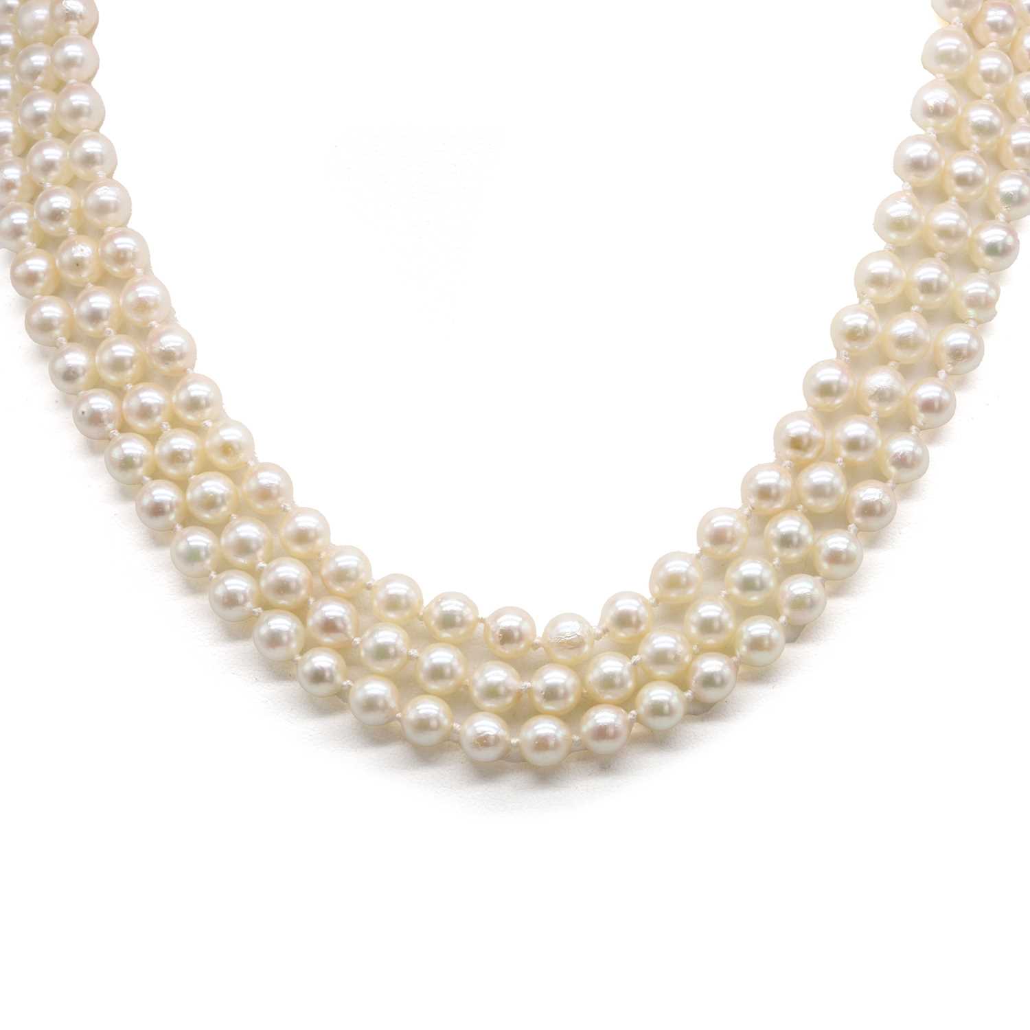 Lot 200 - A three row cultured pearl necklace