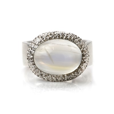 Lot 270 - A silver moonstone ring
