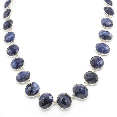 Lot 263 - A silver graduated sapphire necklace