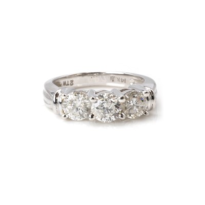 Lot 227 - A diamond three stone ring