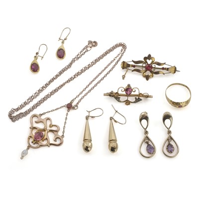 Lot 401 - A group of gold jewellery