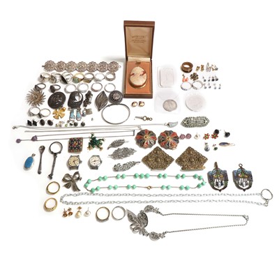 Lot 435 - A group of gold, silver and costume jewellery