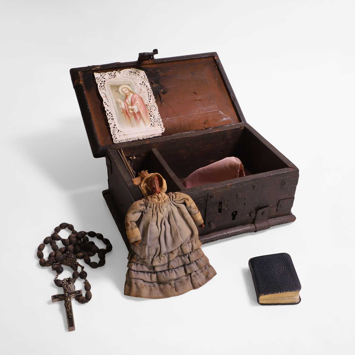 Lot 48 - An antique box of oddities