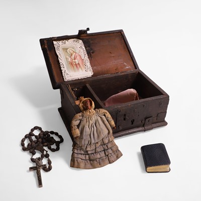 Lot 48 - An antique box of oddities