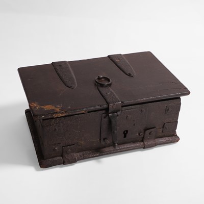 Lot 48 - An antique box of oddities