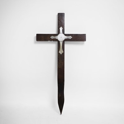 Lot 294 - A temporary grave marker