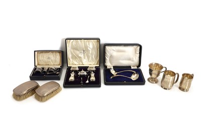 Lot 30 - A collection of silver items