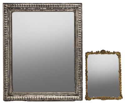 Lot 476 - A wall mirror