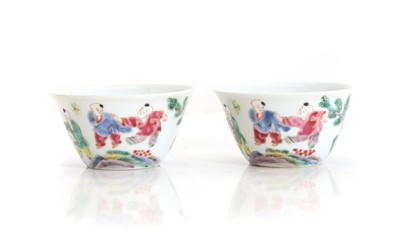 Lot 95 - A pair of Chinese famille rose teacups