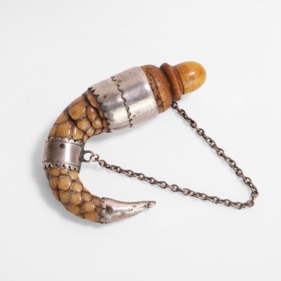 Lot 339 - A South American armadillo tail snuff bottle