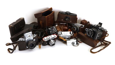 Lot 258 - A quantity of film cameras