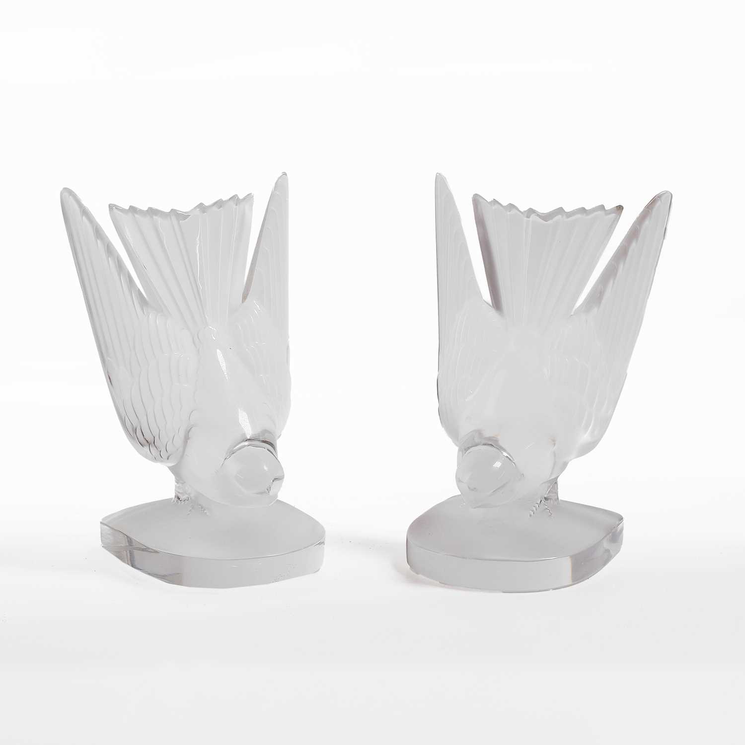 Lot 118 - A pair of Lalique 'Hirondelle' glass bookends