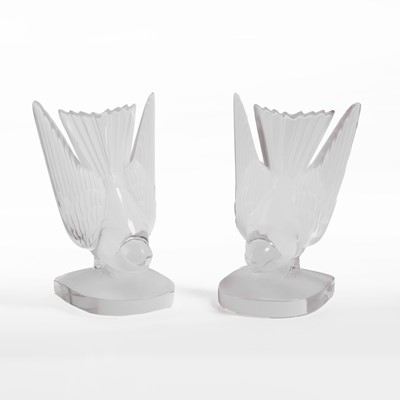 Lot 118 - A pair of Lalique 'Hirondelle' glass bookends