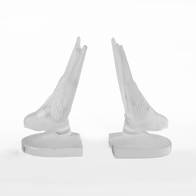 Lot 118 - A pair of Lalique 'Hirondelle' glass bookends