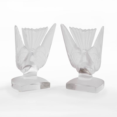 Lot 118 - A pair of Lalique 'Hirondelle' glass bookends
