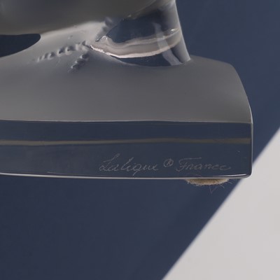 Lot 118 - A pair of Lalique 'Hirondelle' glass bookends