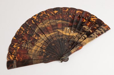 Lot 332 - A tortoiseshell and gilt brisé fan