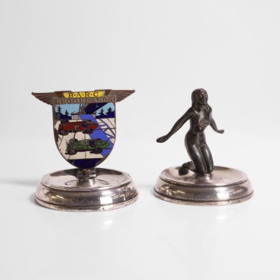 Lot 466 - An early Brooklands Automobile Racing Club pre-war member's enamelled car badge