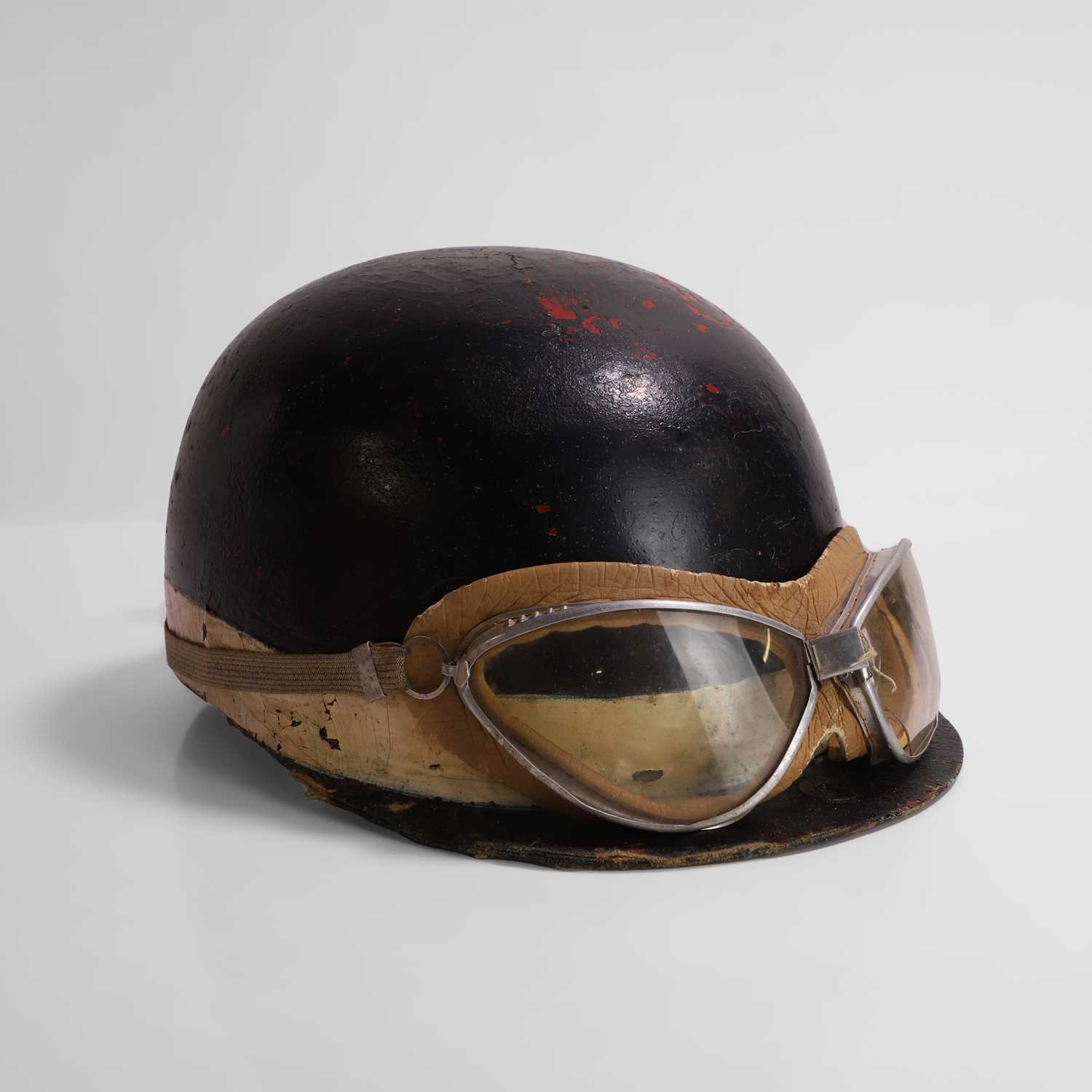 Lot 473 - A motor racing crash helmet by Les Leston