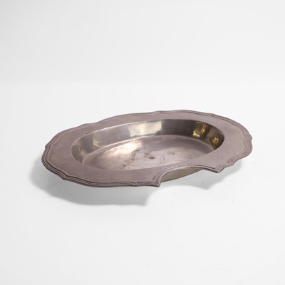Lot 363 - A pewter bloodletting bowl