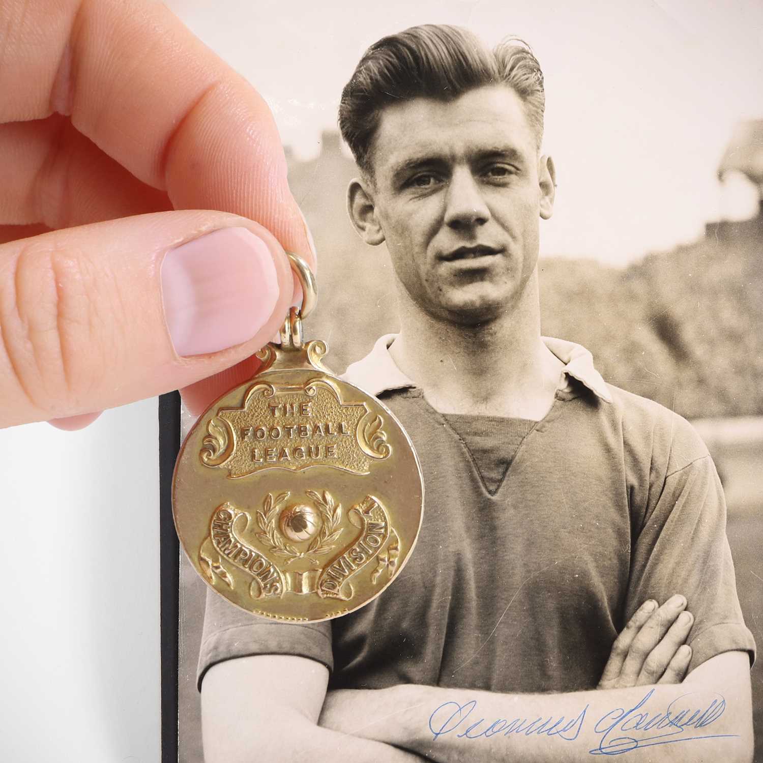 Lot Seamus O'Connell's Chelsea FC league winners gold medal