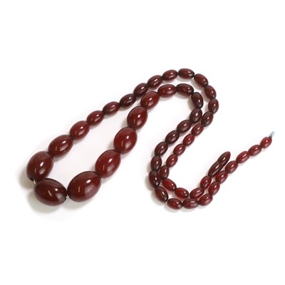 Lot 288 - A Bakelite bead necklace