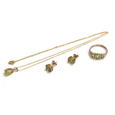 Lot 346 - A group of peridot set jewellery