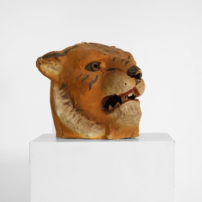 Lot 76 - A papier mâché tiger's head