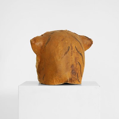 Lot 76 - A papier mâché tiger's head