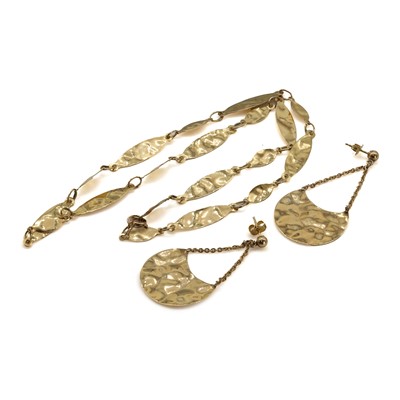Lot 294 - A gold necklace and earring set