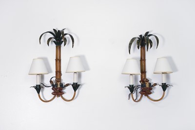 Lot 321 - A pair of toleware wall lights