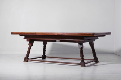 Lot 349 - An oak draw leaf table