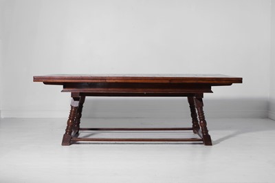 Lot 349 - An oak draw leaf table