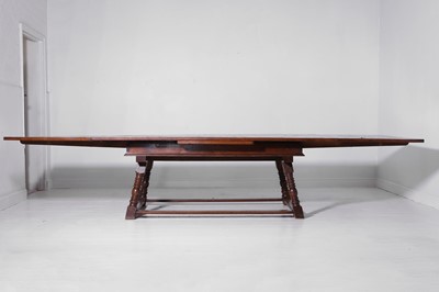 Lot 349 - An oak draw leaf table