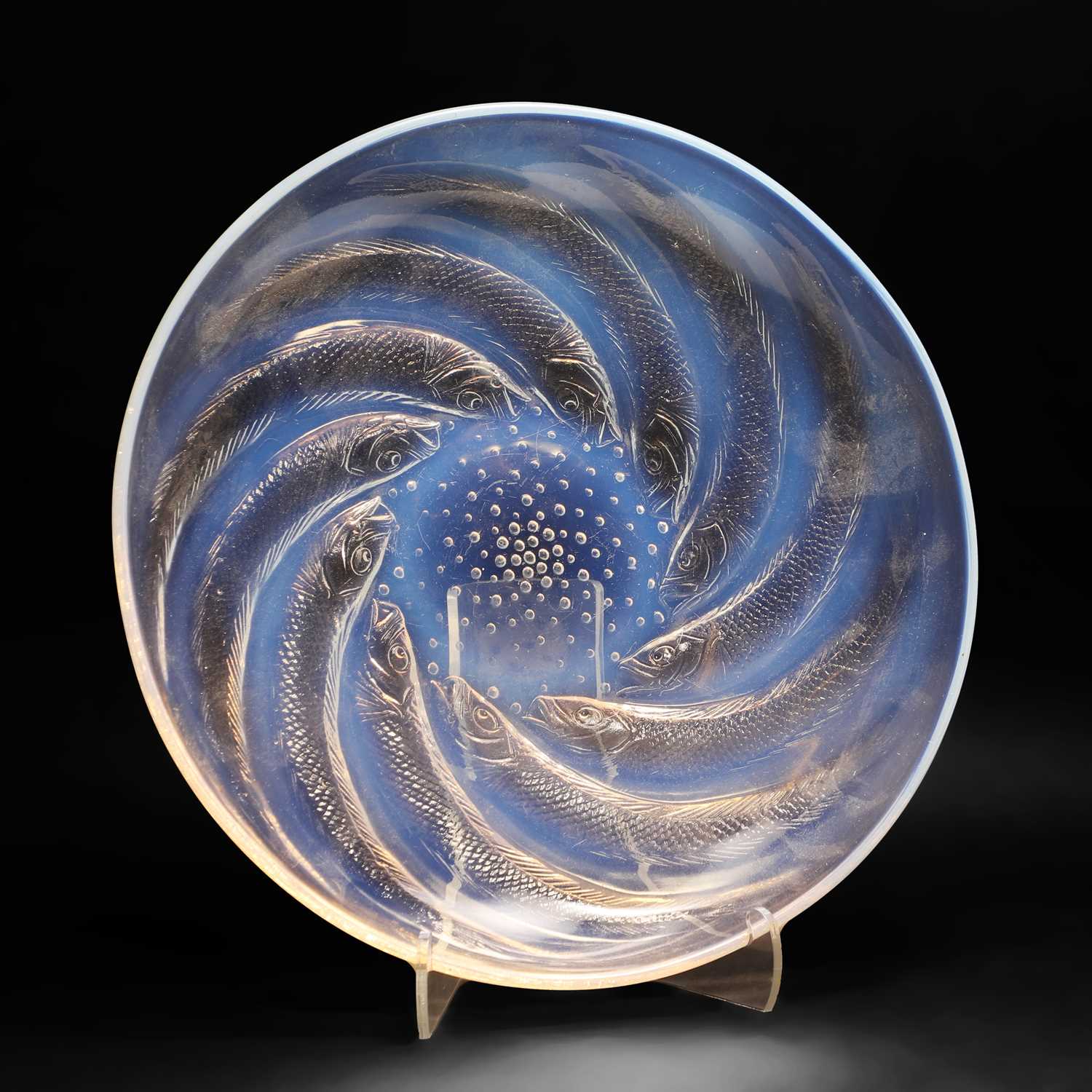 Lot 156 - A Lalique 'Poissons' opalescent glass dish
