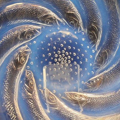 Lot 156 - A Lalique 'Poissons' opalescent glass dish
