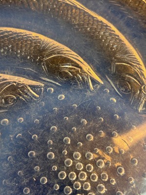 Lot 156 - A Lalique 'Poissons' opalescent glass dish