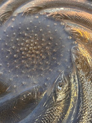 Lot 156 - A Lalique 'Poissons' opalescent glass dish