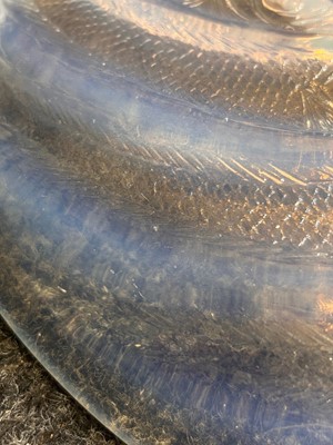 Lot 156 - A Lalique 'Poissons' opalescent glass dish
