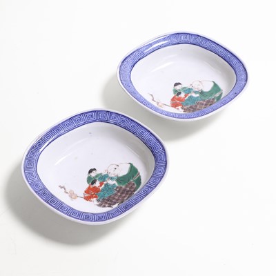 Lot 233 - A pair of Japanese Arita porcelain dishes