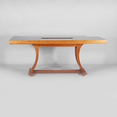 Lot 32 - Arts and Crafts style