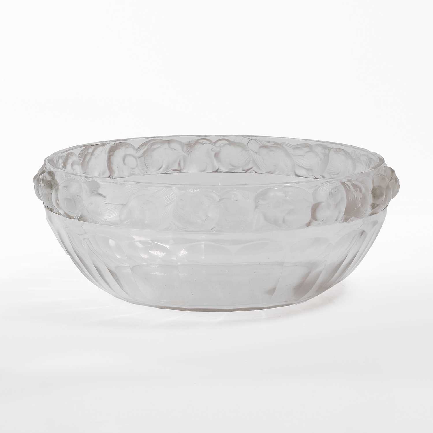 Lot 110 - A Lalique 'Mésanges' glass bowl