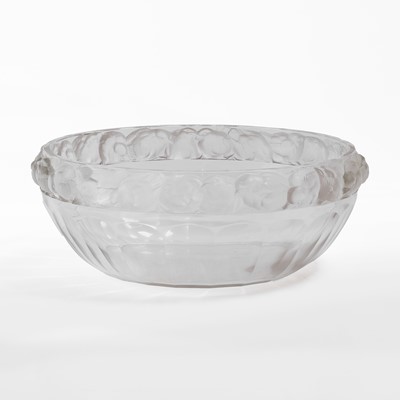 Lot 110 - A Lalique 'Mésanges' glass bowl